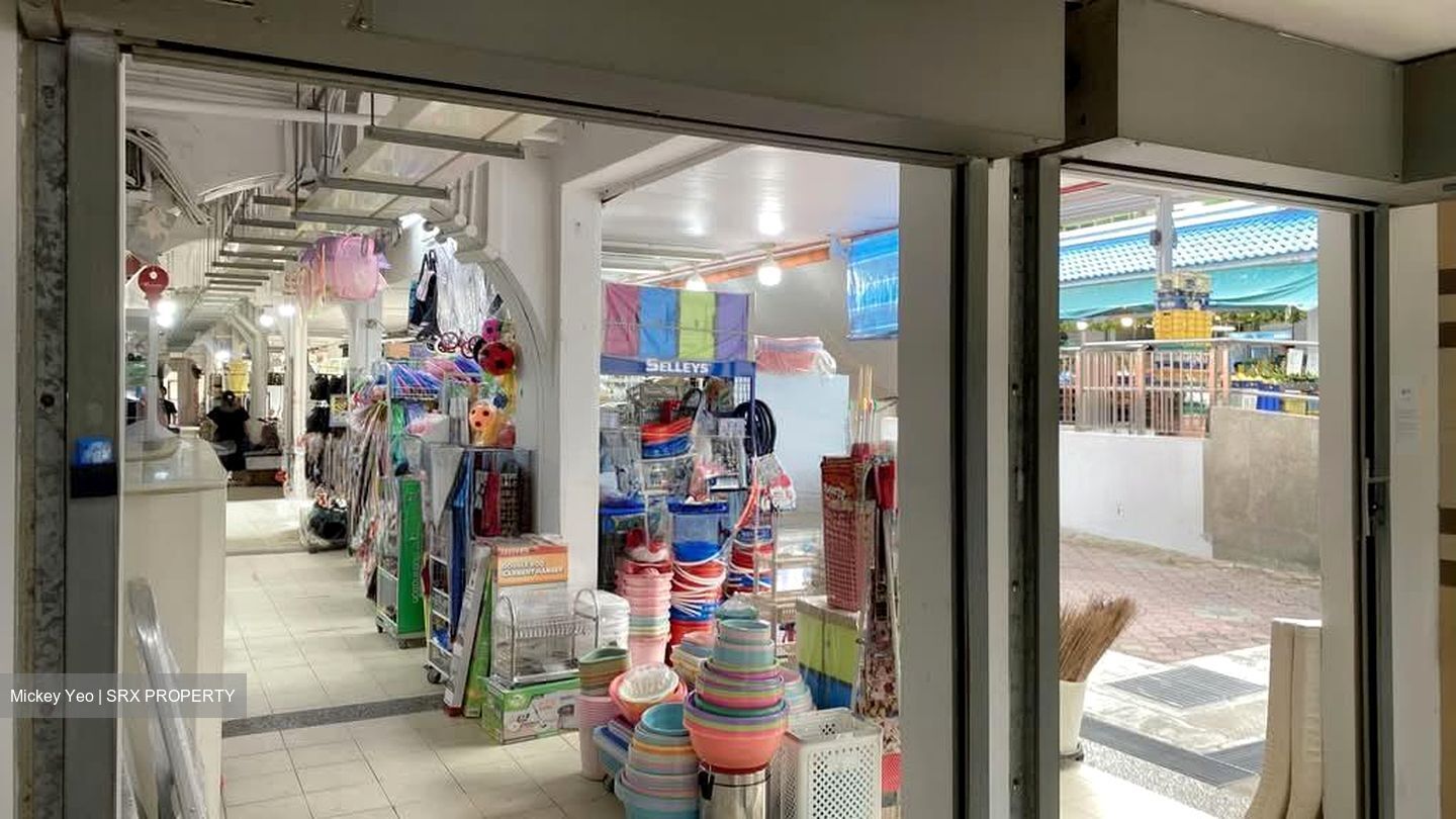 Tampines Street 21 (D18), Shop House #586609571